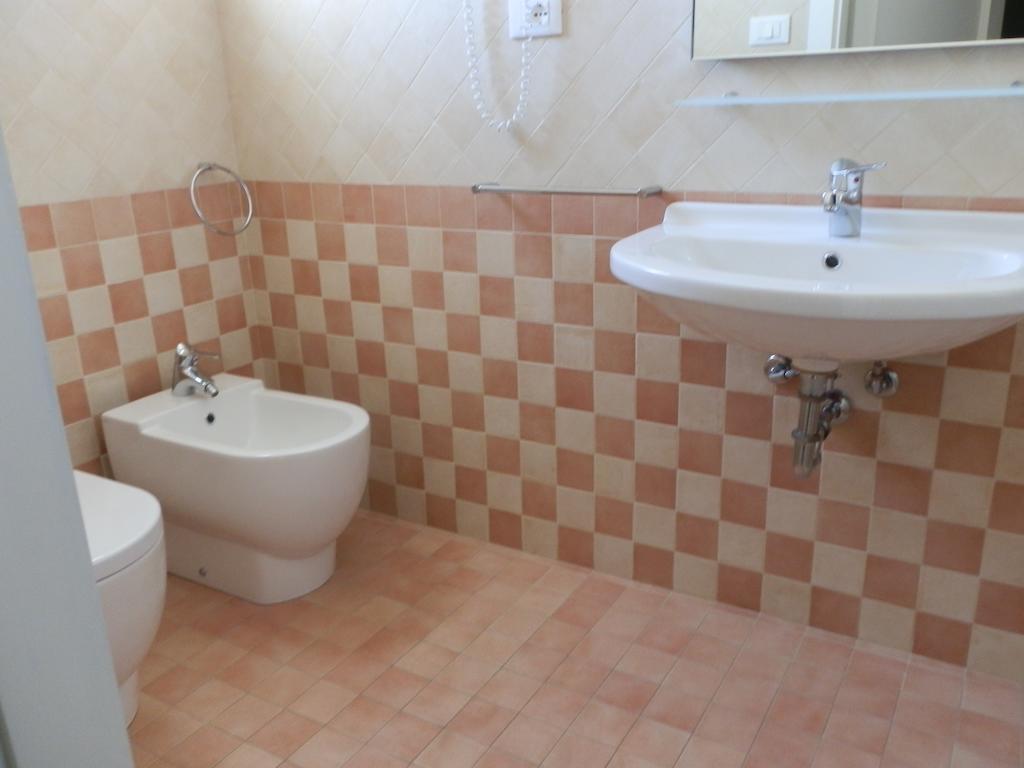 Hotel Nautic B&B Bellaria-Igea Marina Phòng bức ảnh